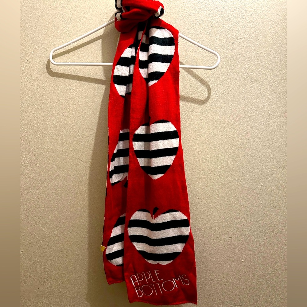 Apple Bottom Scarf